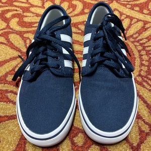 Adidas boys Seeley sneakers size 4